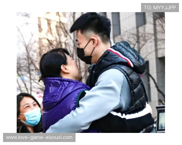 张镇麟比赛前抱娃“充灵气”引爆全场,运动场上的暖心瞬间 张镇麟比赛前抱娃“充灵气”引爆全场,运动场上的暖心瞬间