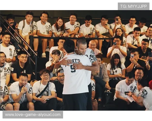 传奇中场谈及退役计划，粉丝献上感恩仪式