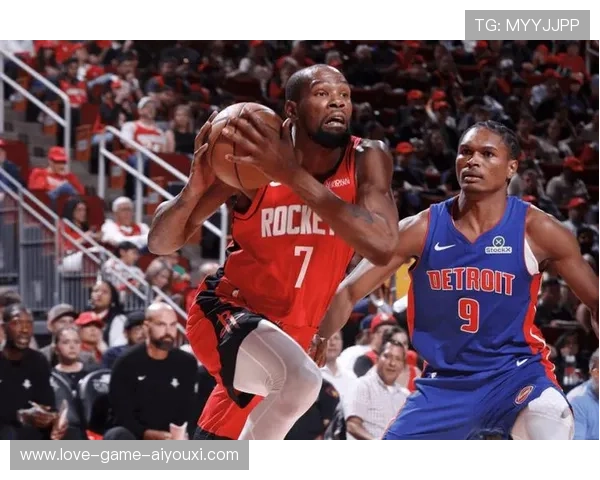 杜兰特底线急停跳投命中，篮网在关键时刻稳住阵脚