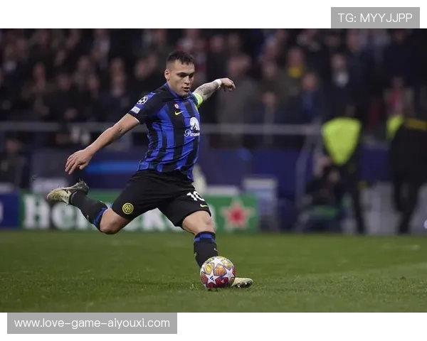 劳塔罗转身扫射的动作连贯度惊人,国际米兰前线威力翻倍 劳塔罗转身扫射的动作连贯度惊人,国际米兰前线威力翻倍