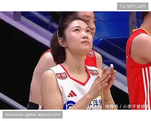 女排强攻连续命中:展现巅峰实力的拳击之舞 女排强攻连续命中:展现巅峰实力的拳击之舞