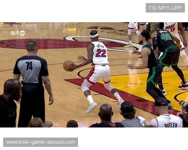 巴特勒后撤中投稳稳落袋，热火再添两分