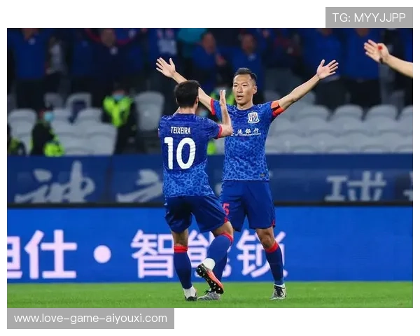 上海申花中场反抢到位，二次进攻立刻形成威胁